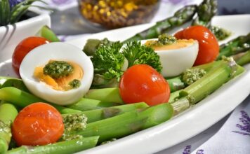 Jak się robi pesto z jarmużu?